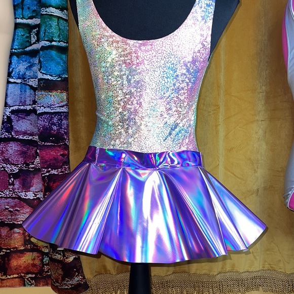 New Holographic RAVE Clasp Skirt - Picture 3 of 16
